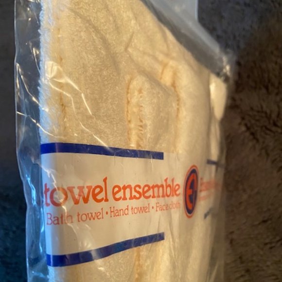 2/$40 Towel Set 3 piece New - Picture 5 of 7